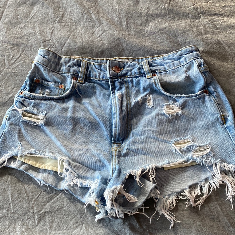 ZARA JEAN SHORTS SIZE 6
